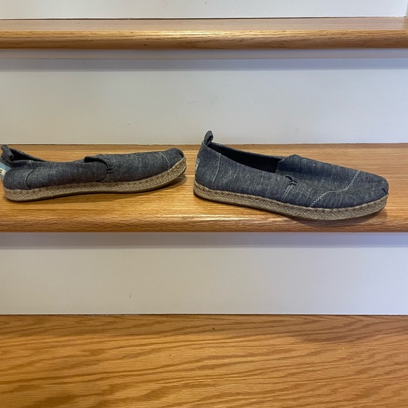 Toms - Picture 8 of 10